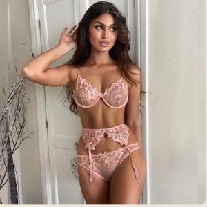 Moxy Lily Pink Lingerie Set